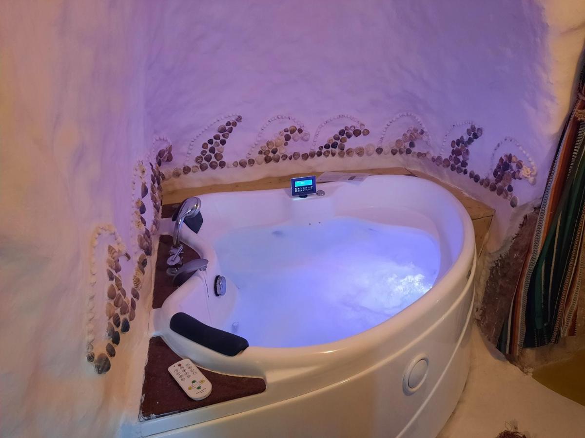 Vila Creatively Designed Cavehouse With Jacuzzi Gorafe Exteriér fotografie
